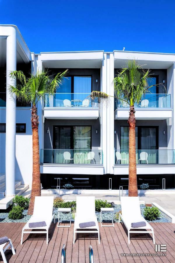 Senso Suites Néa Péramos Bagian luar foto