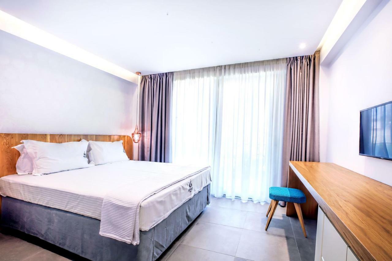 Senso Suites Néa Péramos Bagian luar foto