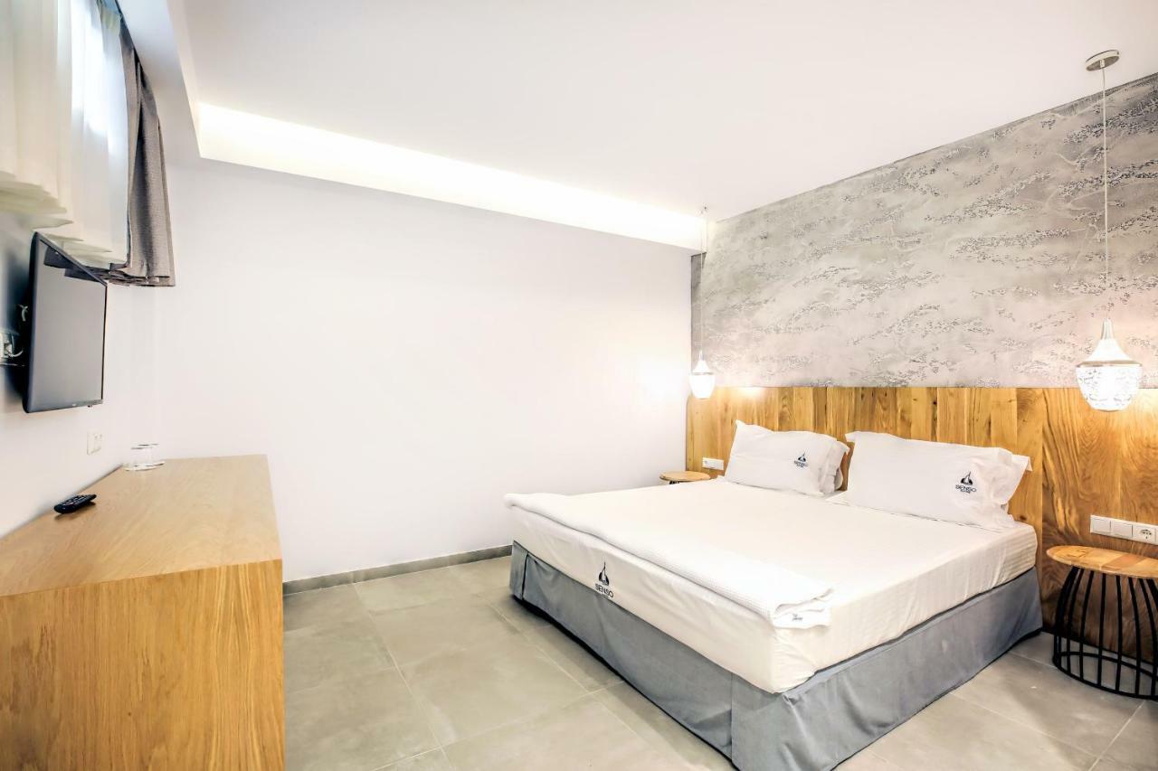 Senso Suites Néa Péramos Bagian luar foto